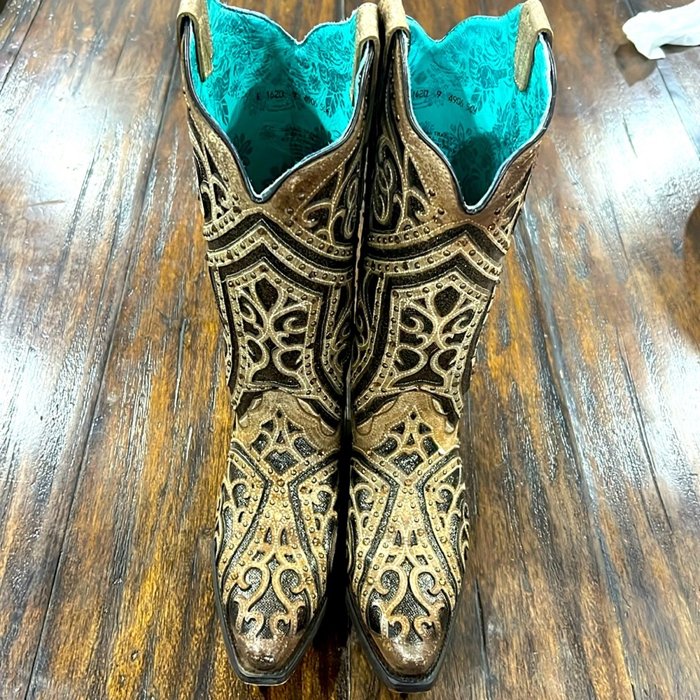 Corral women’s brown sequin boots